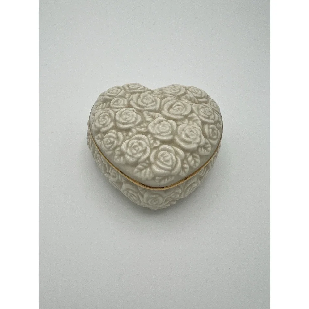 LENOX ROSE JEWELRY TRINKET BOX HEART SHAPED CREAM GOLD TRIM LID PORCELAIN CLASSY